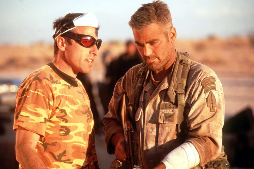 George Clooney és David O. Russell a Sivatagi cápák forgatásán.