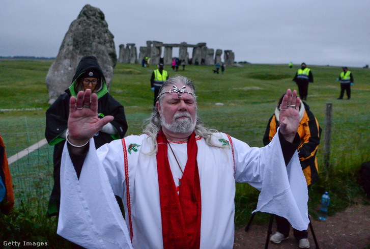 Arthur Uther Pendragon-druida 2021. június 21-én a Stonehenge-nél