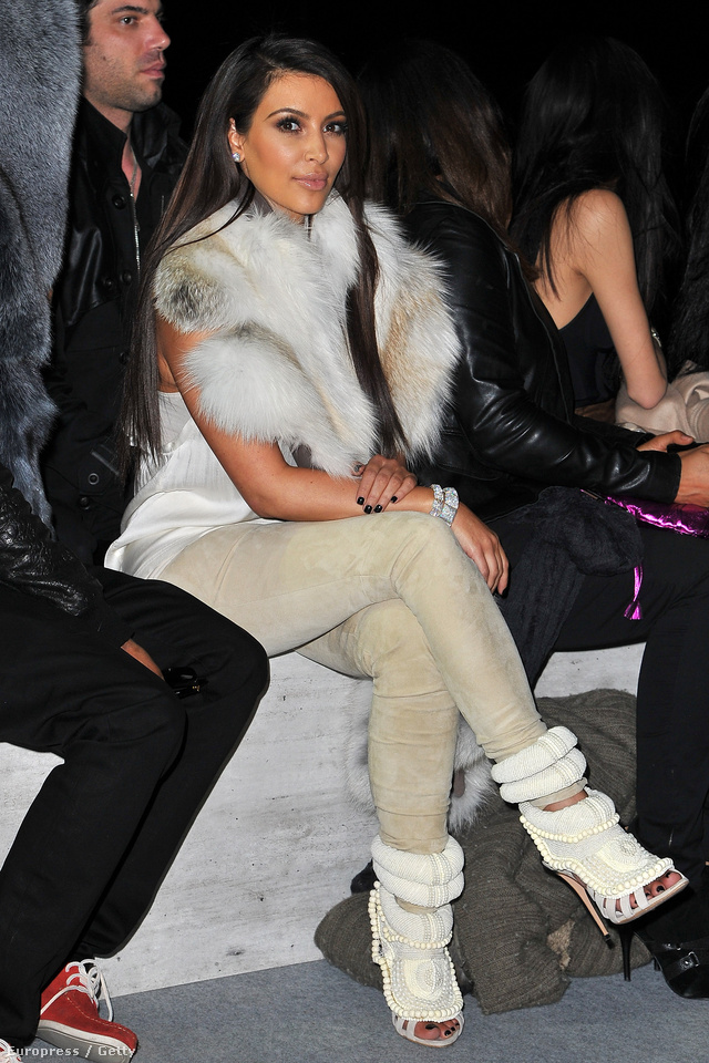 Kim Kardashian a zenész tavalyi cipőjében