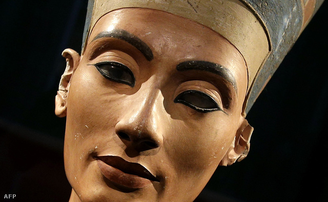 Nefertiti szobra