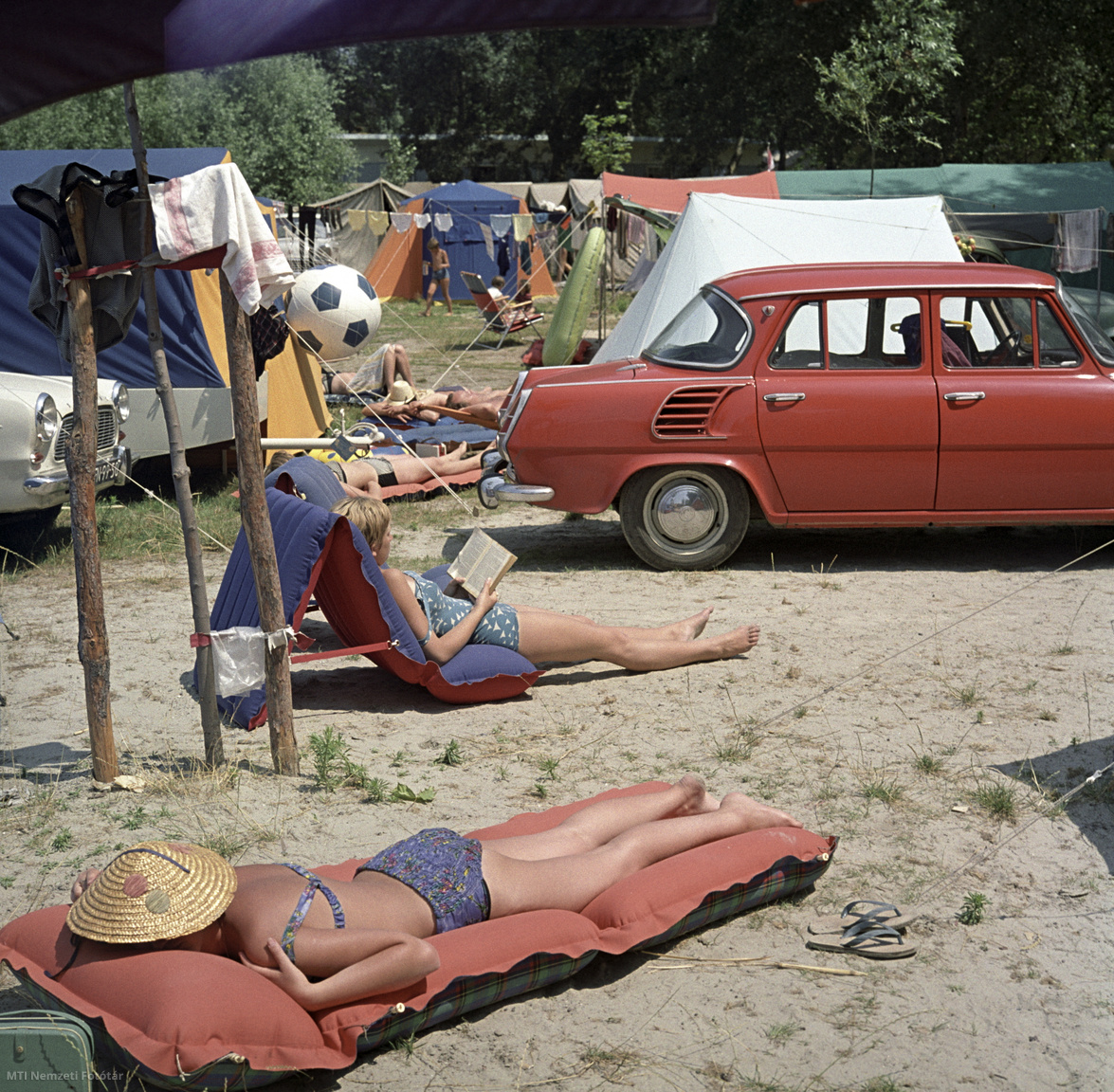 Balatonszemes, 1967. július 20. Turisták a balatonszemesi Lidó kempingben