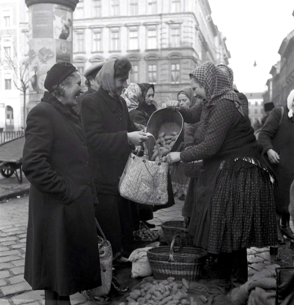 A Hunyadi téri piac 1954. december 20-án.