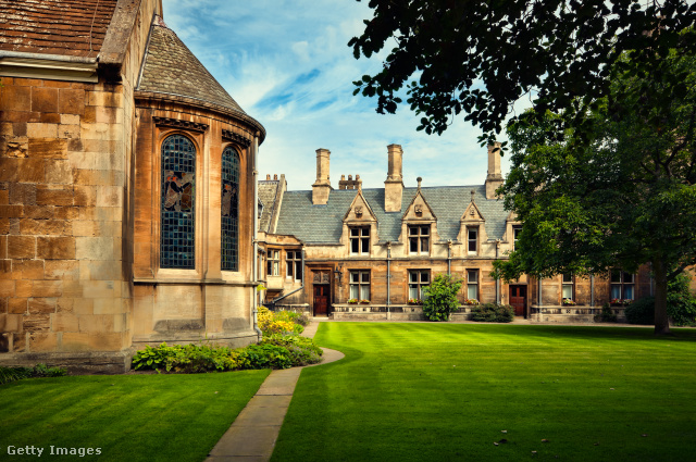 Stephen Hawking nyomdokain a Gonville and Caius College-ban