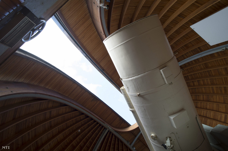 Schmidt távcső a Csillagászati Intézet Piszkés-tetői megfigyelőállomásán Mátraszentimre közelében 2013. április 15-én