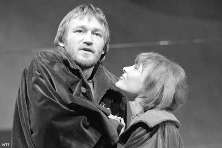 Cserhalmi György Leontes, Szicília királya és Törőcsik Mari Hermione, Leontes felesége szerepében William Shakespeare Téli rege című színművének előadásán a Nemzeti Színházban 1978. január 17-én. A darabot Major Tamás rendezte.