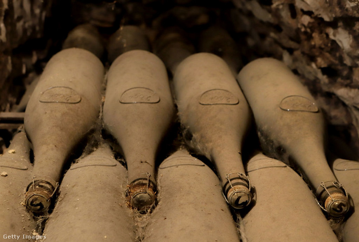 Nyissuk ki, mielőtt megromlik az üveg! – Antik pezsgők egy XII. századi francia pincében