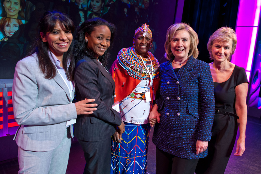 Wajeha H. Al-Huwaider, Phellicia Dell, Rebecca Lolosoli, Hillary Clinton és Tina Brown 2011-ben.