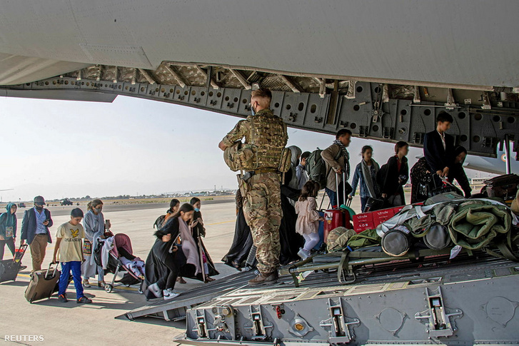 Evakuálás a kabuli reptéren