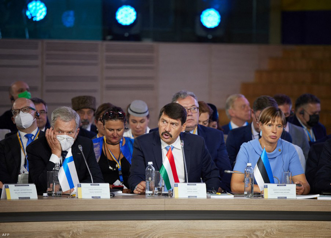 Áder János köztársasági elnök beszédet mond a Krími Platform elnevezésű rendezvénysorozatot megnyitó csúcsértekezleten Kijevben, a Parkovij konferencia központban 2021. augusztus 23-án