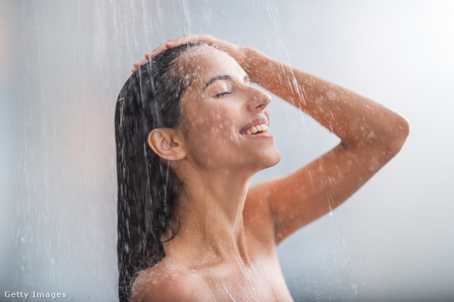 A zuhanyzást élvezni egy dolog, de azért teljesen ne engedd el magad: pisilni nem oké közben