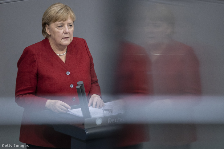 Angela Merkel az afgán helyzetről beszél a Bundestagban 2021 augusztus 25-én