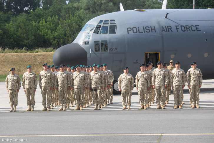 Az utolsó Afganisztánban szolgált lengyel katonák megérkeznek a wroclawi repülőtérre 2021 június 30-án