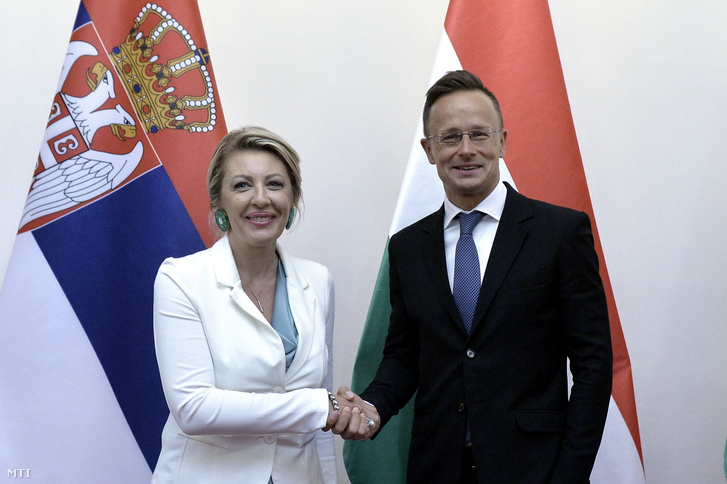 Szijjártó Péter külgazdasági és külügyminiszter fogadja hivatalában Jadranka Joksimovic szerb európai integrációs minisztert augusztus 25-én