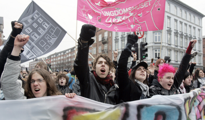 Tüntetés a dán Ungdomshuset nevű squat hatósági bezárása és kiürítése ellen.