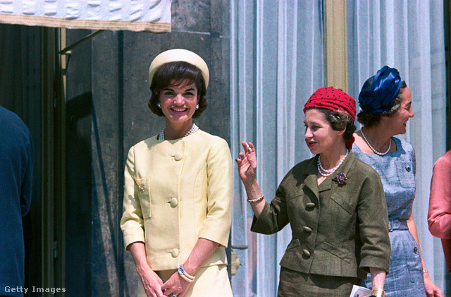 Jackie Kennedy (balra) igazi trendszetter volt