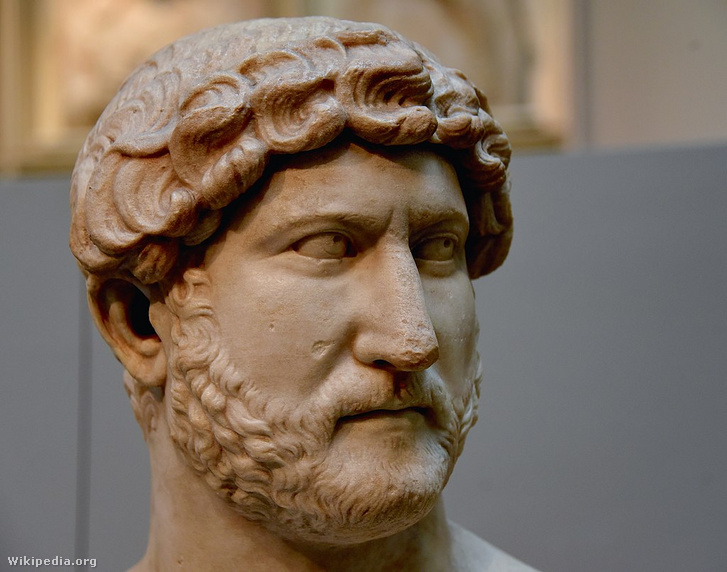 A londoni British Museum Hadrianus mellszobra