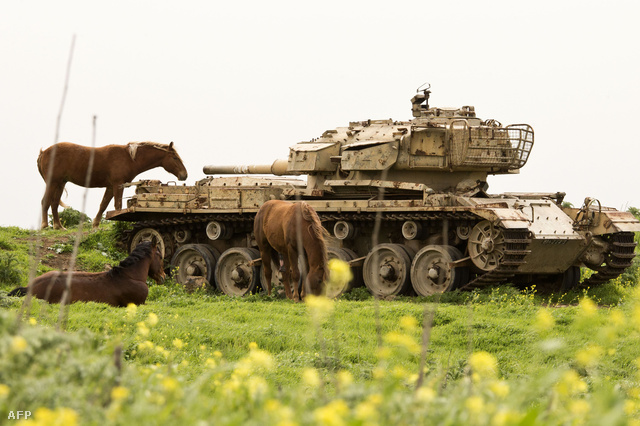 Izraeli tank és lovak a Golán-fennsíkon