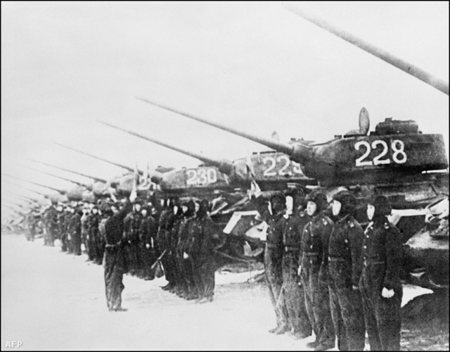 Az észak-koreai hadsereg tankjai 1950. január 1-jén