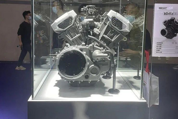 Chinas first Benda V4 bike engines 03