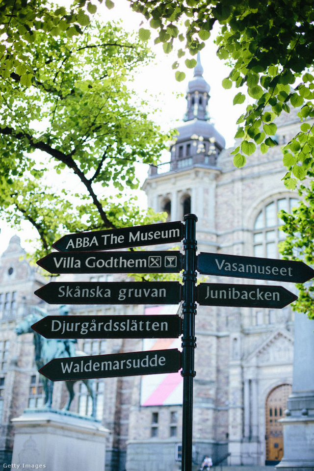 Stockholmi útjelző táblán az ABBA-múzeum