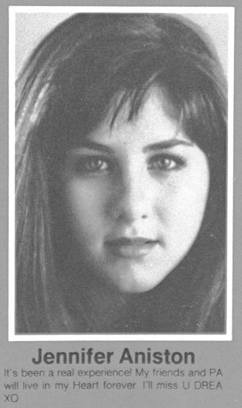 Jennifer Aniston az iskolai tablóképén.