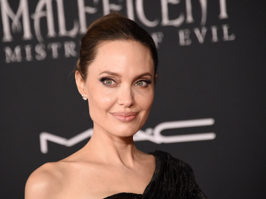 Egyre több jel utal arra, hogy Angelina Jolie-ra újra rátalált a szerelem