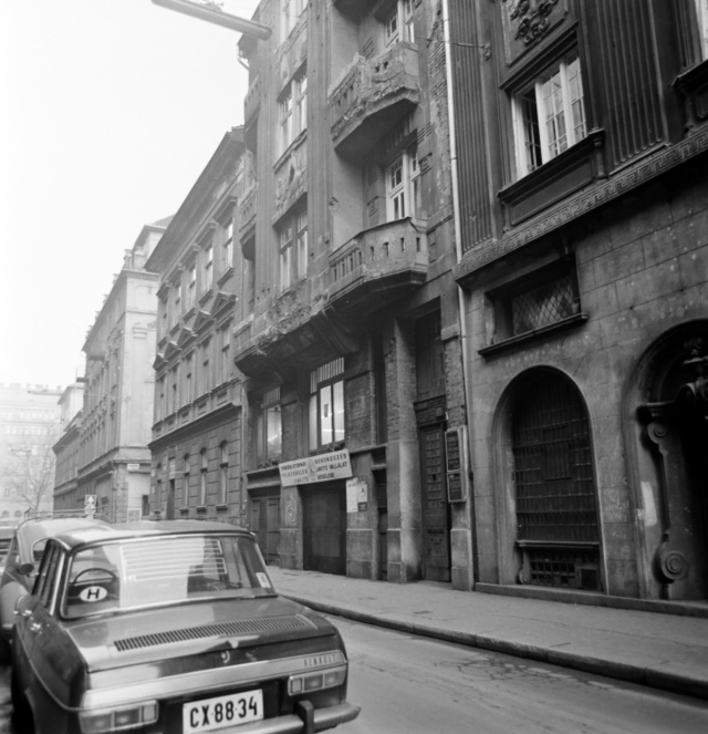 A Paulay Ede utca a Liszt Ferenc tér felé nézve (1973).