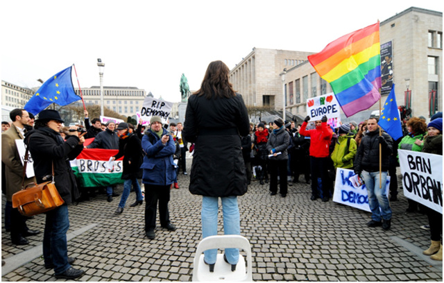 Tüntetés Brüsszelben az alaptörvény negyedik módosítása ellen