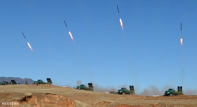 Észak-koreai tüzérségi gyakorlat