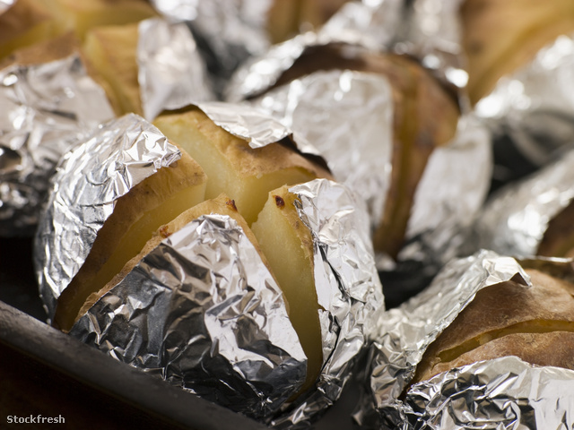stockfresh 79811 tray-of-jacket-potatoes-wrapped-in-foil sizeM