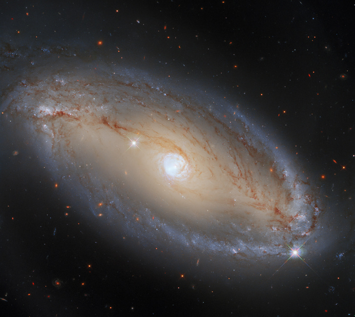 A 130 millió fényévre található NGC 5728 spirálgalaxis, ahogy a Hubble WFC3 műszere látta