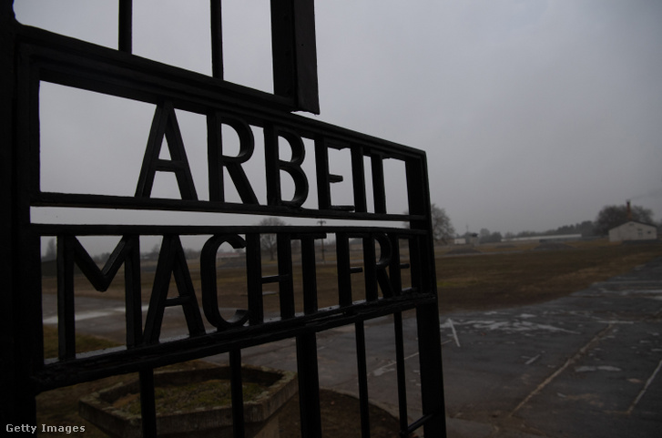 Az egykori sachsenhausini koncentrációs tábor kapuja