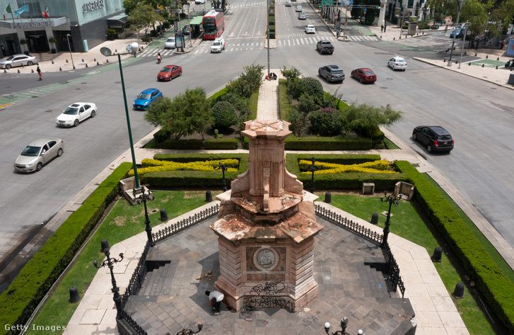 Kolumbusz Kristóf eltávolított szobrának üres talapzata Mexikóvárosban 2021. szeptember 7-én