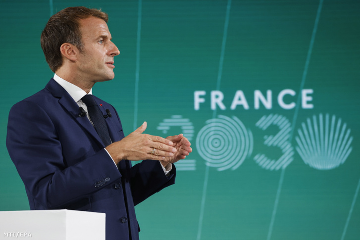 Emmanuel Macron francia elnök a Franciaország 2030 címen meghirdetett, 30 milliárd eurós újraiparosítási programját jelenti be a párizsi államfői rezidencián, az Elysée-palotában 2021. október 12-én