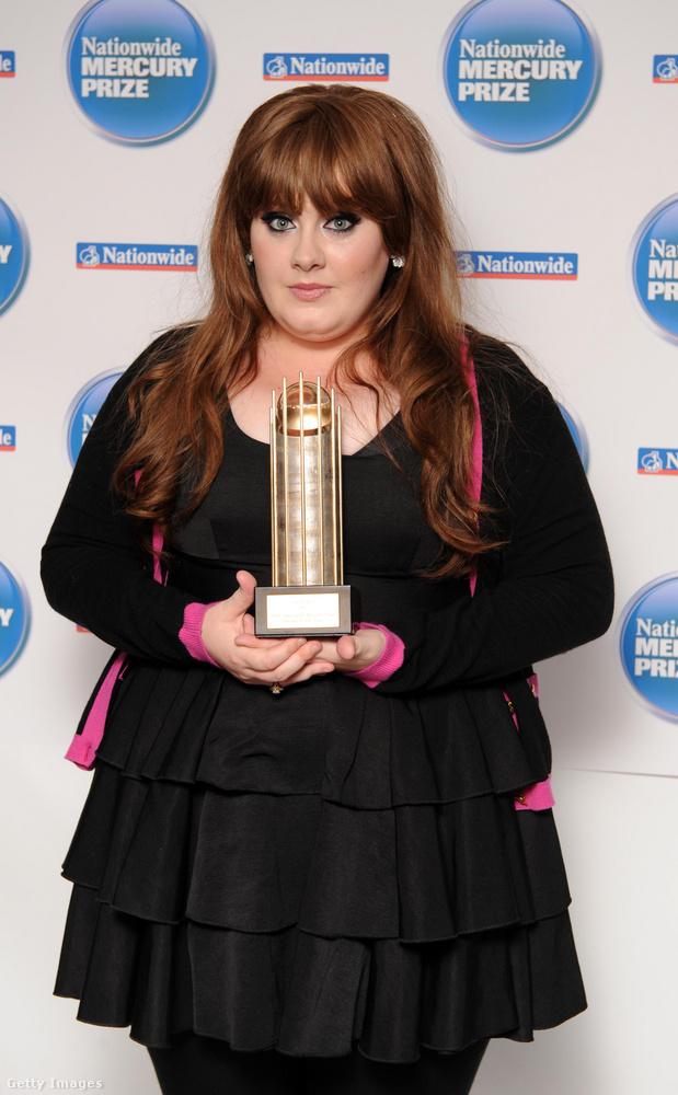 Hat év kihagyás után új albumot jelentett be, és ezzel jelenleg szinte az egész világot lázban tartja Adele
