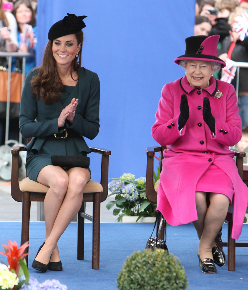 Beatrice-t és Eugéniát zavarta, hogy 2012-ben Erzsébet királynő Katalin hercegnével vállalt közös feladatokat.