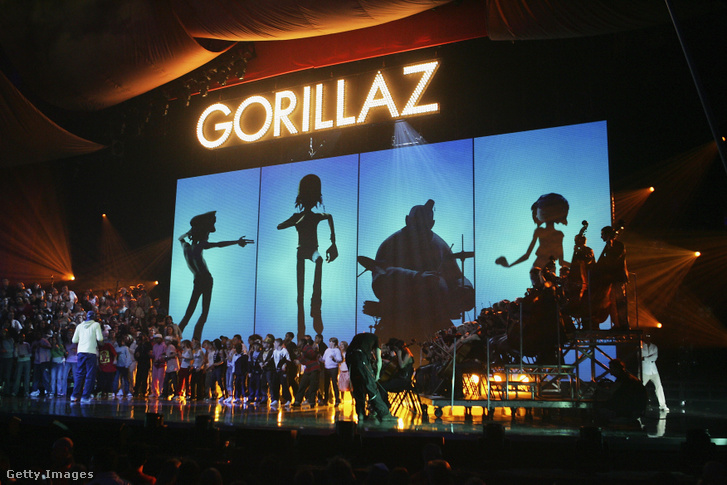 A Gorillaz fellép a The Brit Awards gálán 2006. február 15 -én