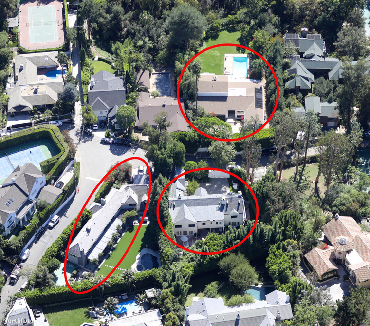 Ez a három ingatlan együtt mintegy 30 millió dollárt (9,36 milliárd forintot) ér. A közelben lakik Nicole Kidman és Ashton Kutcher is