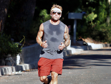 Ryan Phillippe vádlija olyan izmos, hogy meghozta a kedvünket egy jó kis futáshoz