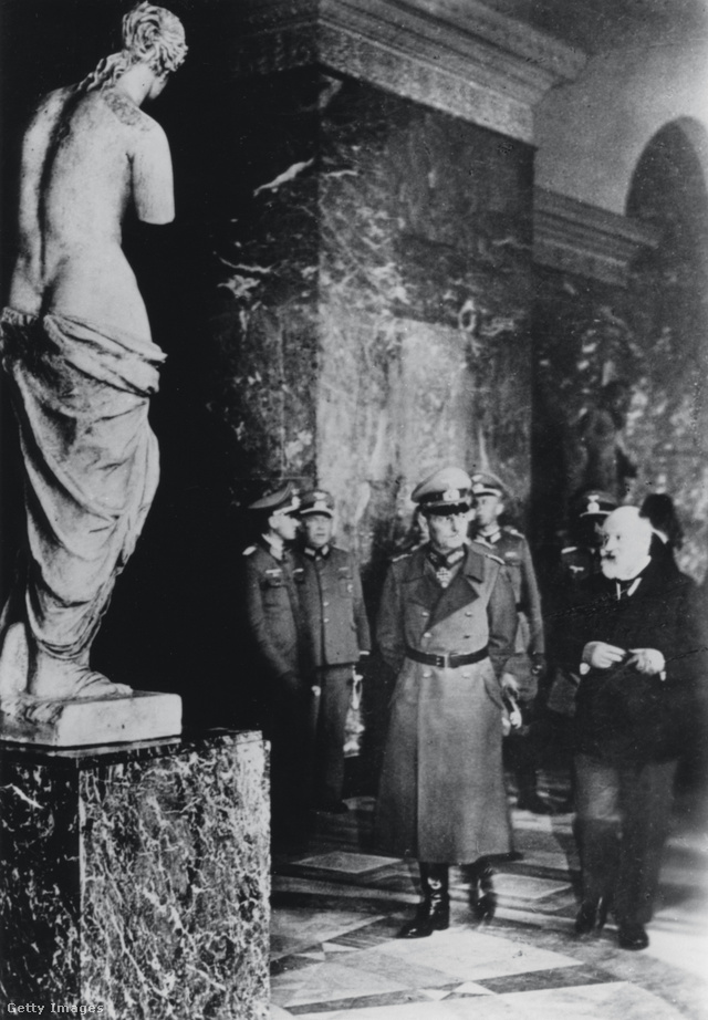 Von Rundstedt birodalmi marsall látogatása a Louvre-ban