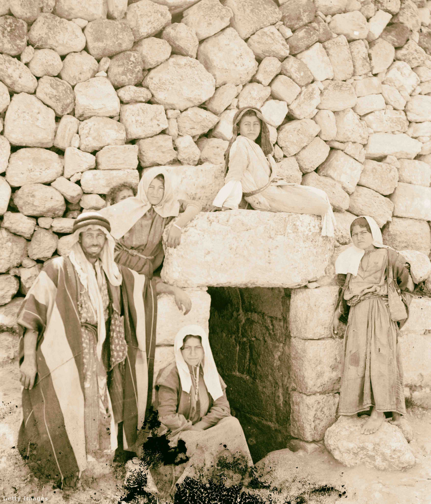 Lázár sírjának bejárata, 1898-as felvétel.
