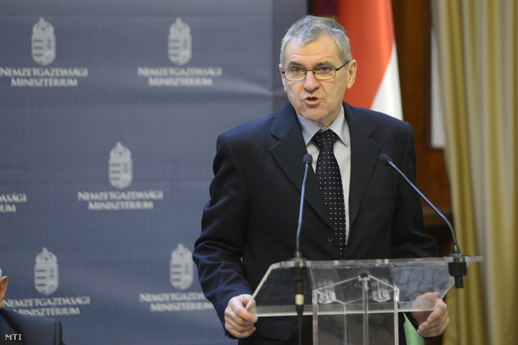 Rolek Ferenc, a Munkaadók és Gyáriparosok Országos Szövetségének (MGYOSZ) alelnöke beszél a Nemzetgazdasági Minisztériumban 2014. december 29-én