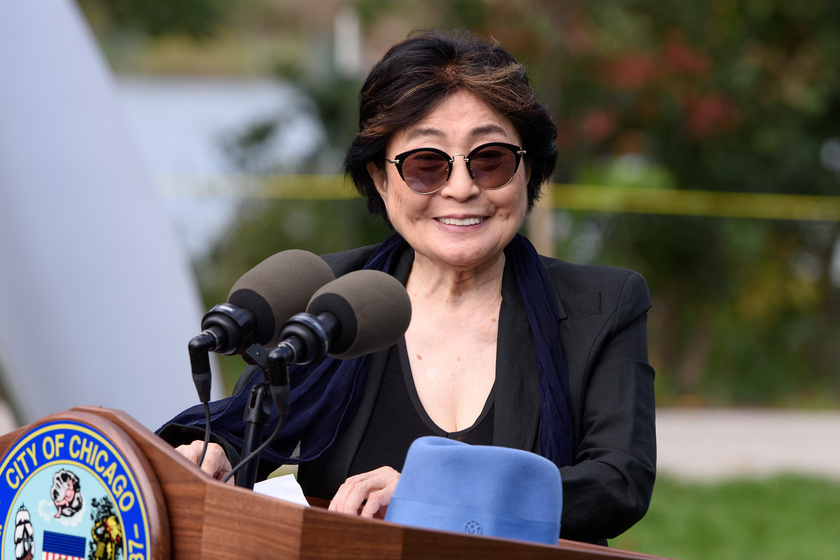 Yoko Ono 2016-ban 83 esztendősen a Skylanding art installation elnevezésű művészeti rendezvényen.