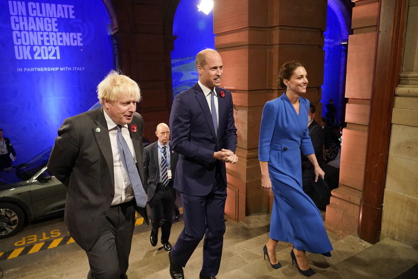 Boris Johnson, az Egyesült Királyság miniszterelnöke köszöntötte Vilmost és Katalint, amikor azok megérkeztek Glasgow-ba, a konferenciára.