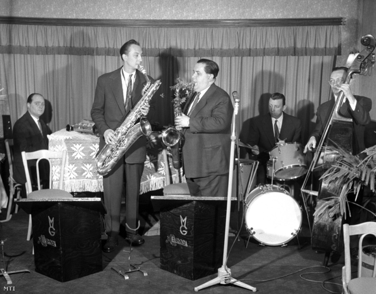 A jazz kedvelői titkos központokban élvezték a koncerteket, melyek után jam-session-öket tartottak.