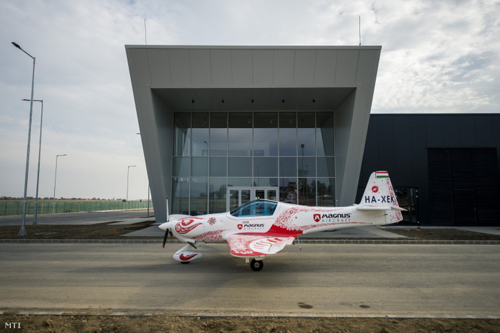 Fusion 212 típusú repülőgép a Magnus Aircraft Zrt. repülőgépgyára előtt 2018. október 18-án