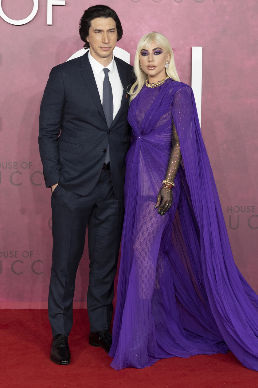 A Gucci-ház két főszereplője, Lady Gaga és Adam Driver. A Star Warsból ismert színész Maurizio Guccit, míg Gaga Patrizia Reggianit alakítja.