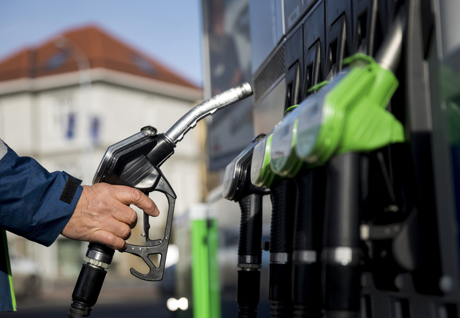 Bezárhatják azokat a benzinkutakat, amelyek átlépik a rögzített árat