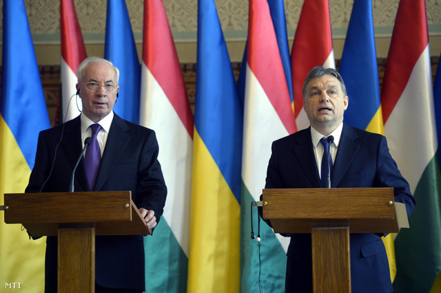 Mikola Azarov és Orbán Viktor a budapesti tárgyalásaik után tartott sajtótájékoztatón, március 28-án