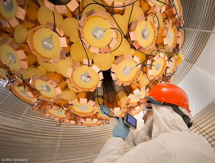 A kanadai DEAP-3600 folyékony argonos sötétanyag-detektor 2014-ben